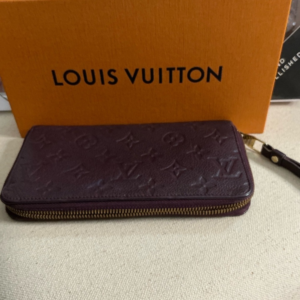 Louis Vuitton Purple/Amethyst Wallet Luxurious Monogram Empreinte Leather Design - Picture 7 of 9
